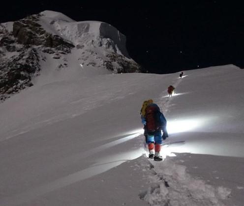 4个月内登顶第十座8000米高峰,尼泊尔登山家开路并登顶K2乔戈里峰
