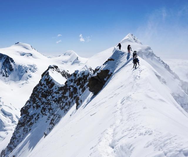 新手登山需要准备什么?超全的登山准备让你的登山旅程有备无患