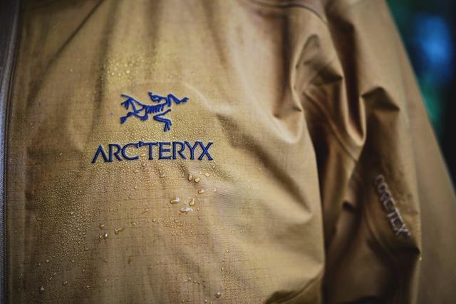 如何挑选始祖鸟冲锋衣?Arc’teryx Zeta SL始祖鸟轻量冲锋衣实测