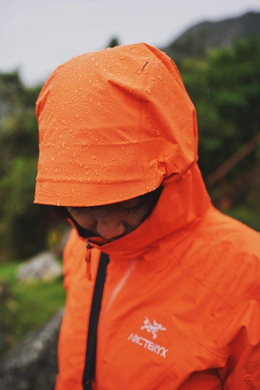 如何挑选始祖鸟冲锋衣?Arc’teryx Zeta SL始祖鸟轻量冲锋衣实测