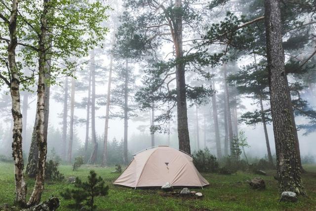 记住以下8个小技巧,让下雨天露营变成一件愉快的事情