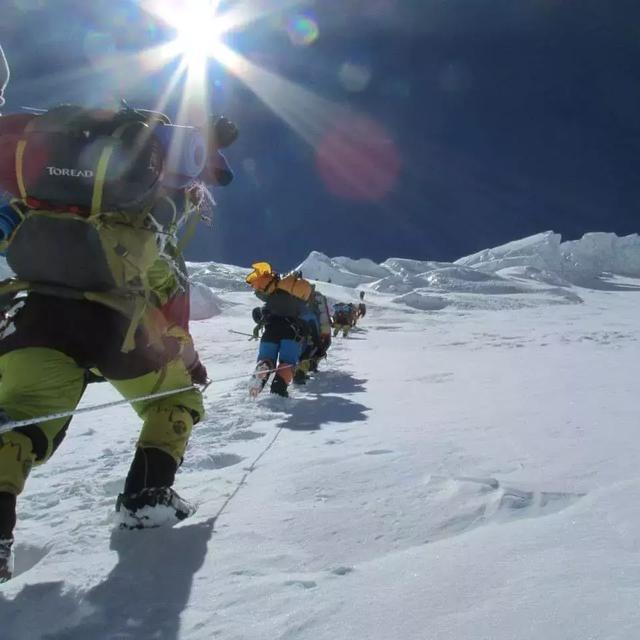 什么是8000米的登山活动,怎么攀登8000米山峰？