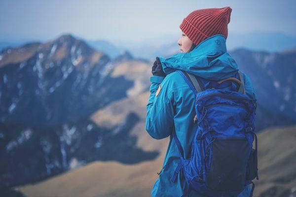 秋高气爽参考户外活动,要准备哪些户外登山装备呢？