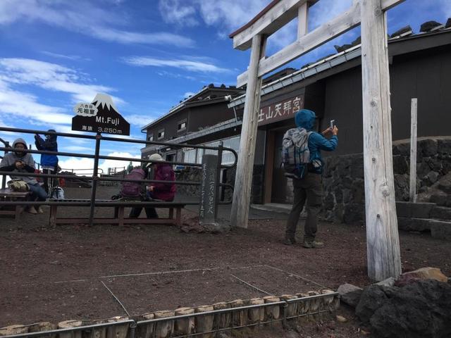 日本富士山自由行攻略,攀登到富士山顶峰看日出