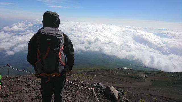 日本富士山自由行攻略,攀登到富士山顶峰看日出