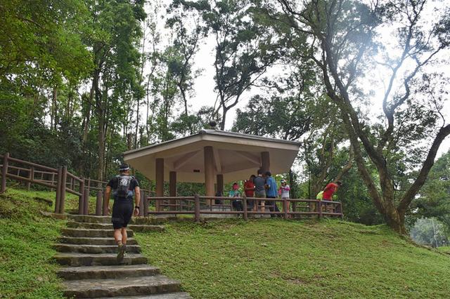 夏季登山预防中暑,由路线策划做起准备充足装备