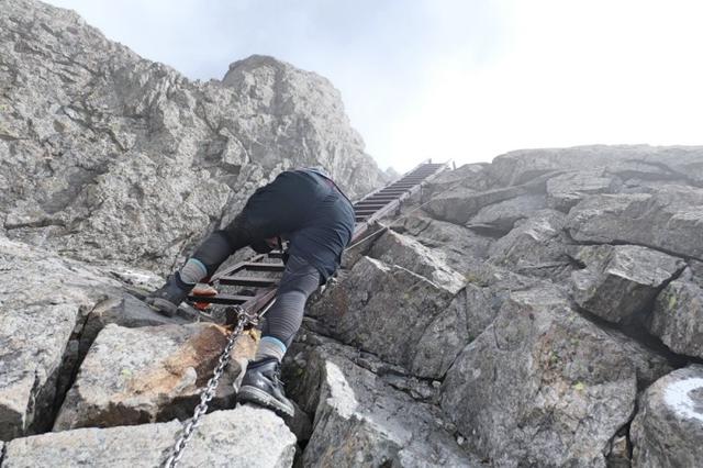 Arc’teryx始祖鸟全新轻量重装登山鞋实测,徒步中发现的好装备