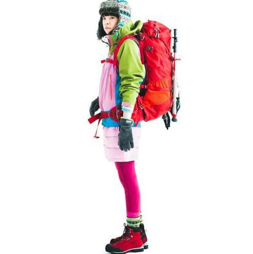 跟着妹子穿搭户外运动服装,这样的登山装备最时尚