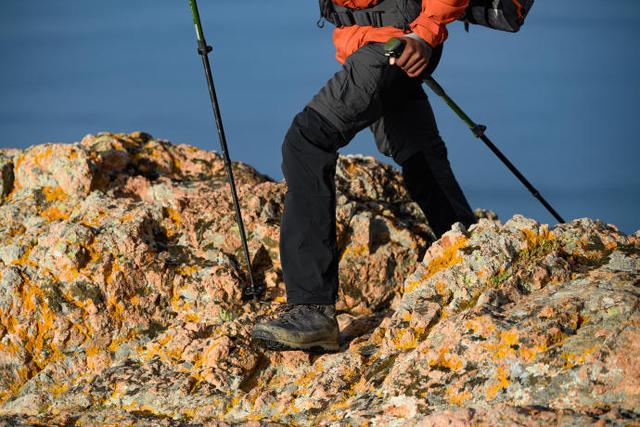 登山杖使用指南,该如何调整与使用登山杖?