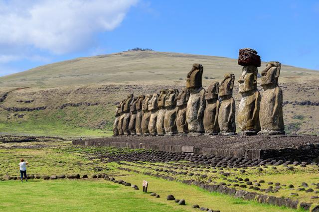 一座鲜活的露天博物馆,智利复活节岛探索巨大石雕的秘密