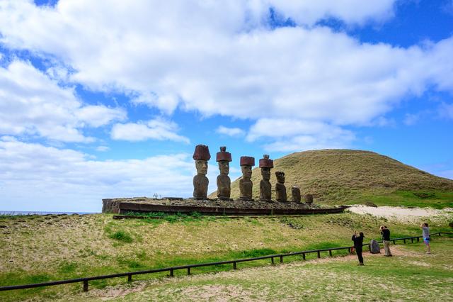 一座鲜活的露天博物馆,智利复活节岛探索巨大石雕的秘密