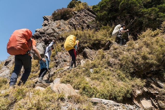 背包打包,登山背包不只爬山能用也有人选择背去旅行