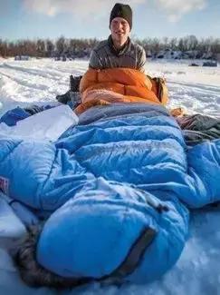 秋冬季寒夜露营,裹在睡袋里如何睡的更暖一点?