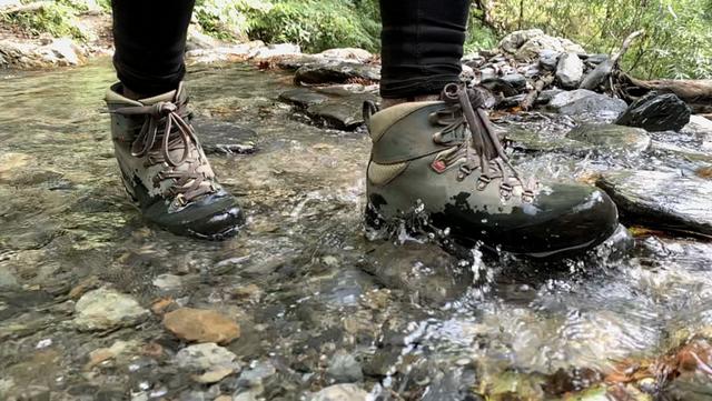 登山鞋推荐,Zamberlan(赞贝拉)防水高帮皮革登山鞋测评