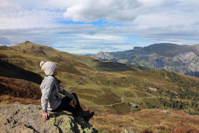 瑞士自由行徒步路线推荐,从梅利菲看艾格峰、僧侣峰、少女峰