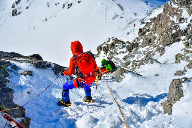 msr登山杖实测,一款除了登山还能滑雪用的折叠杖