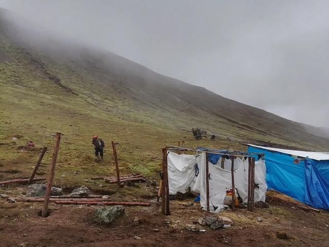 秘鲁户外旅行,行走在海拔5000米的彩虹山