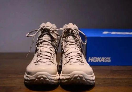 户外鞋很土?开箱看看这双Hoka one one好不好看