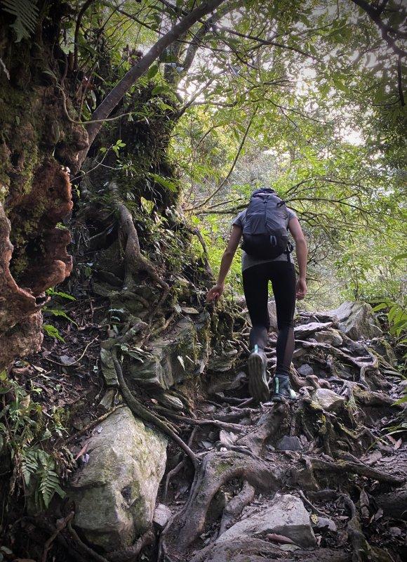 小姐姐穿的户外鞋,看这双salomon萨洛蒙户外防水登山鞋实测