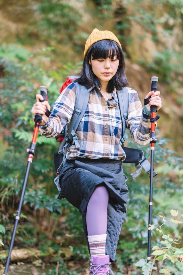 户外新手登山装备,来拥抱大自然必学的时尚女子穿搭