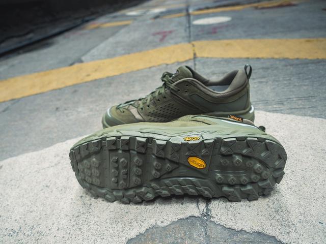 HOKA ONE ONE这双鞋打破越野跑鞋形象,街头出行百搭单品