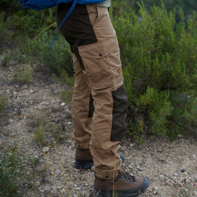 户外徒步登山穿什么裤子,如何挑选适合自己的裤子?