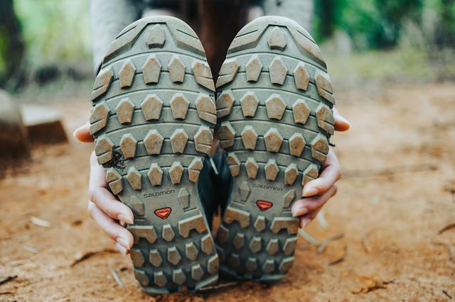 登山鞋女孩子穿,一双女性专属的Salomon萨洛蒙登山鞋