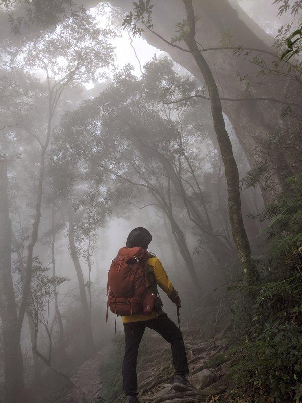 爬山有什么要注意的?登山照明、定位通讯、登山安全