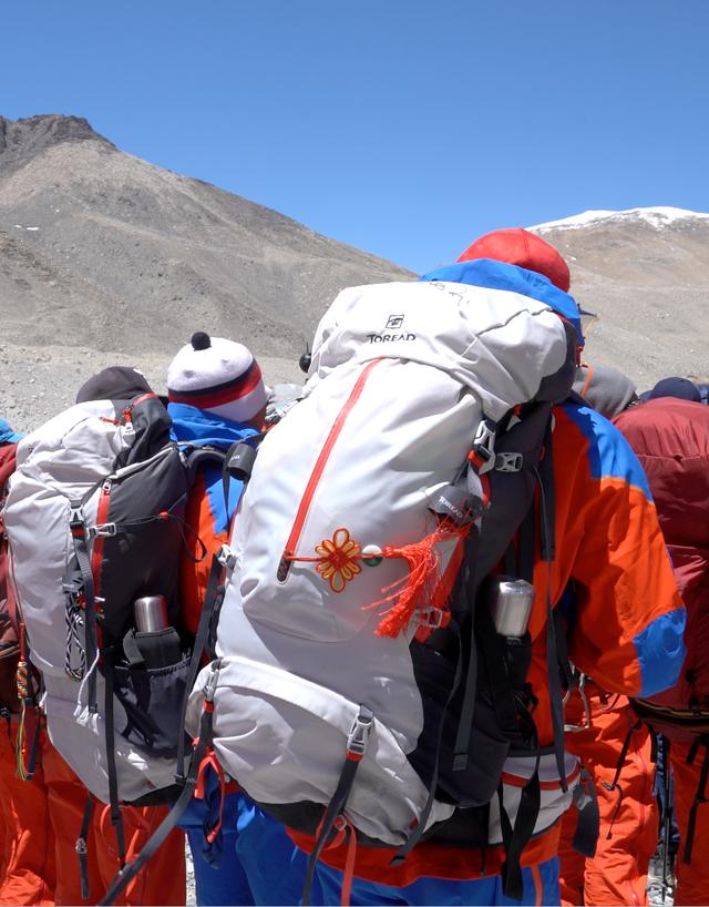 珠峰测量登山队成功登顶珠峰,珠峰登山队装备大揭秘