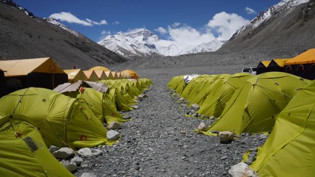 珠峰测量登山队成功登顶珠峰,珠峰登山队装备大揭秘