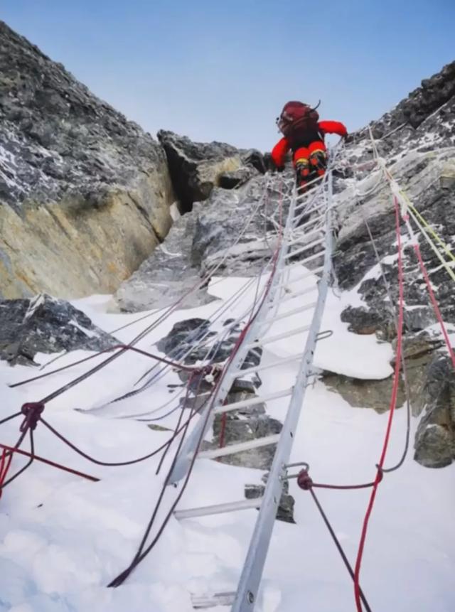 珠峰测量登山队成功登顶珠峰,珠峰登山队装备大揭秘