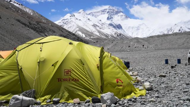 珠峰测量登山队成功登顶珠峰,珠峰登山队装备大揭秘