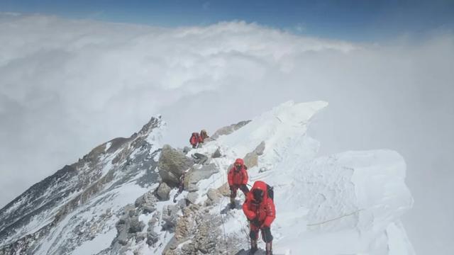 珠峰测量登山队成功登顶珠峰,珠峰登山队装备大揭秘