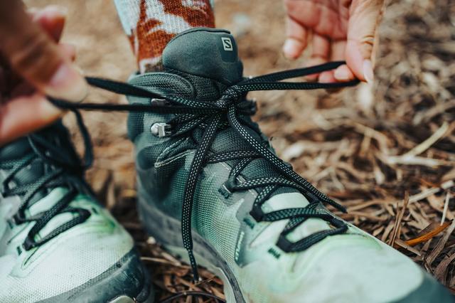 登山鞋女孩子穿,一双女性专属的Salomon萨洛蒙登山鞋