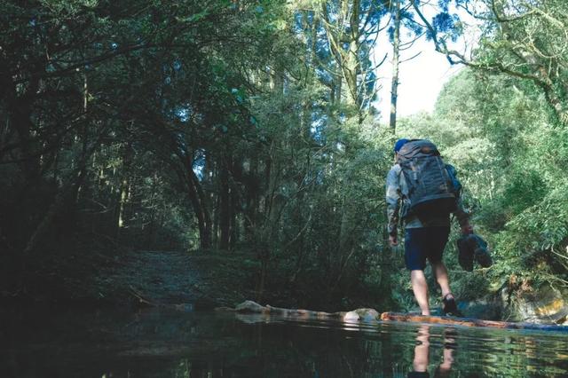 夏日户外穿搭,套上Fjallraven北极狐新款系列摆脱黏腻感