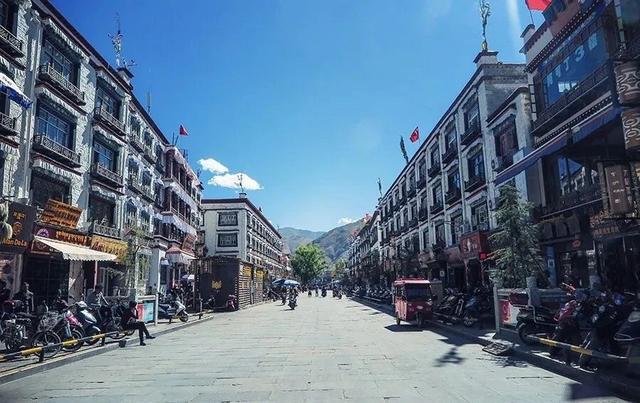 大昭寺与旧城区,每一个到拉萨旅游的人都会来的地方