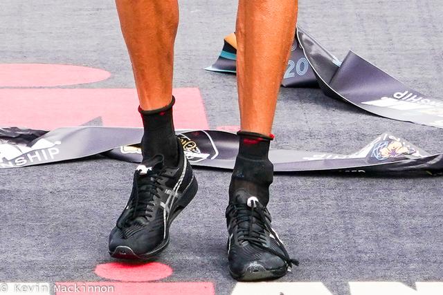 亚瑟士跑鞋上脚体验,ASICS亚瑟士的第一双碳板跑鞋