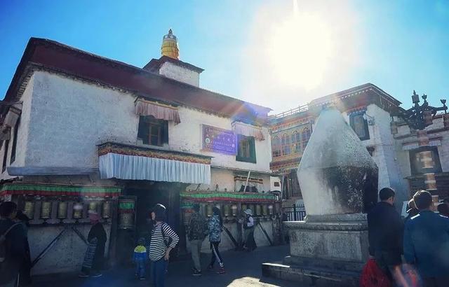 大昭寺与旧城区,每一个到拉萨旅游的人都会来的地方