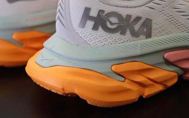 HOKA ONE ONE全新Clifton Edge系列跑鞋鞋款上市