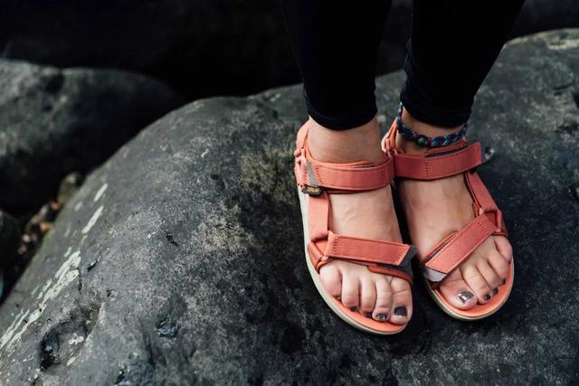 选择适合自己的户外凉鞋,TEVA、SUICOKE、CHACO、LUNA测试