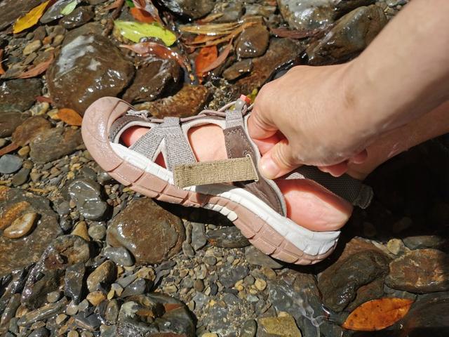 夏季露营穿什么鞋?适合野餐露营的KEEN水陆凉拖鞋体验