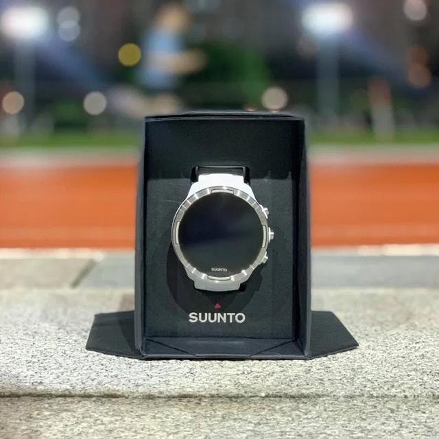Suunto颂拓9Baro钛合金腕表,由跑步、登山到上班的运动手表