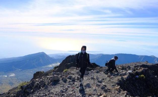 在家盘点不能不买的登山装备,看看爬山是不是低消费活动?