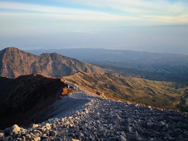 回忆印尼徒步旅行,登顶龙目岛最高峰林贾尼火山