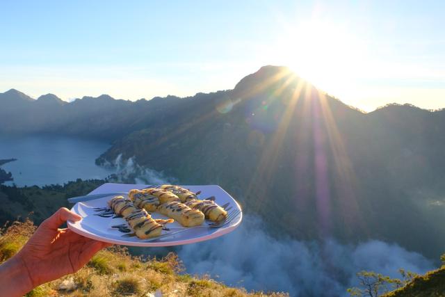 回忆印尼徒步旅行,登顶龙目岛最高峰林贾尼火山