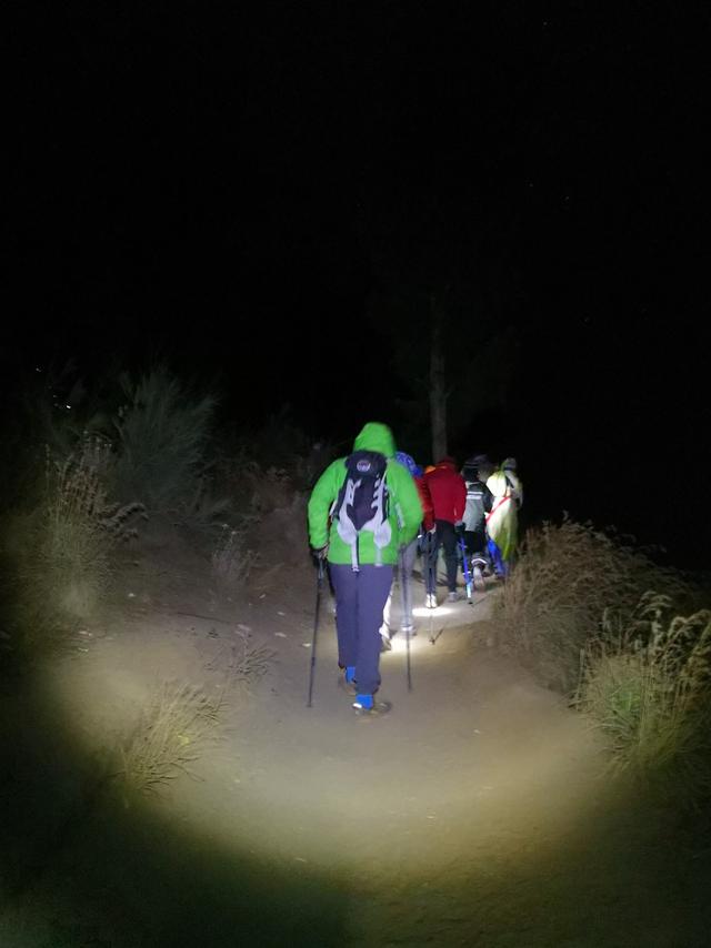 回忆印尼徒步旅行,登顶龙目岛最高峰林贾尼火山