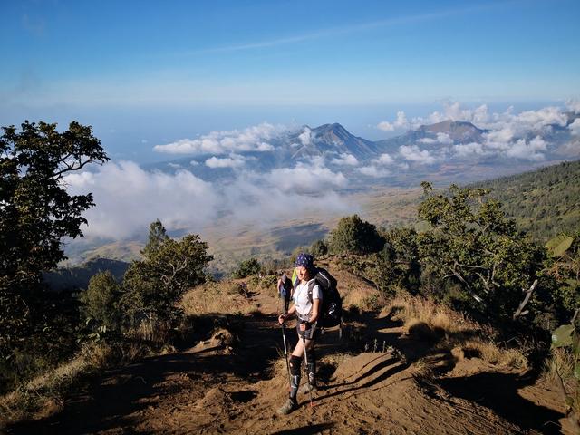 回忆印尼徒步旅行,登顶龙目岛最高峰林贾尼火山