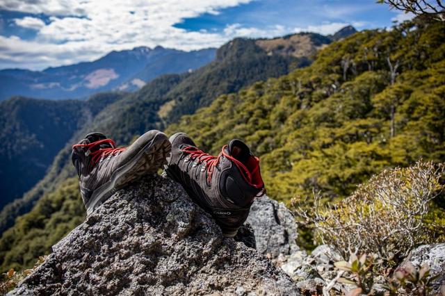 户外登山鞋的选择,新买的AKU徒步登山鞋体验测评报告