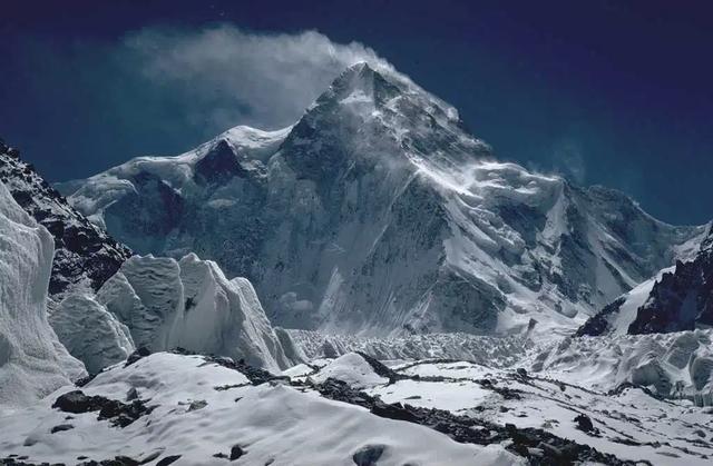 他不带氧气瓶登顶珠峰10次,细数尼泊尔传奇登山家“雪豹”的一生