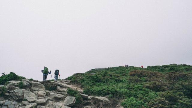 登山杖怎么选?如何一次买对?挑选登山杖详细选购指南